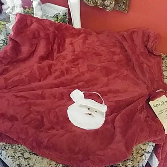 Soft & Coat Santa Throw & Bootie Set - Picture 2 of 4